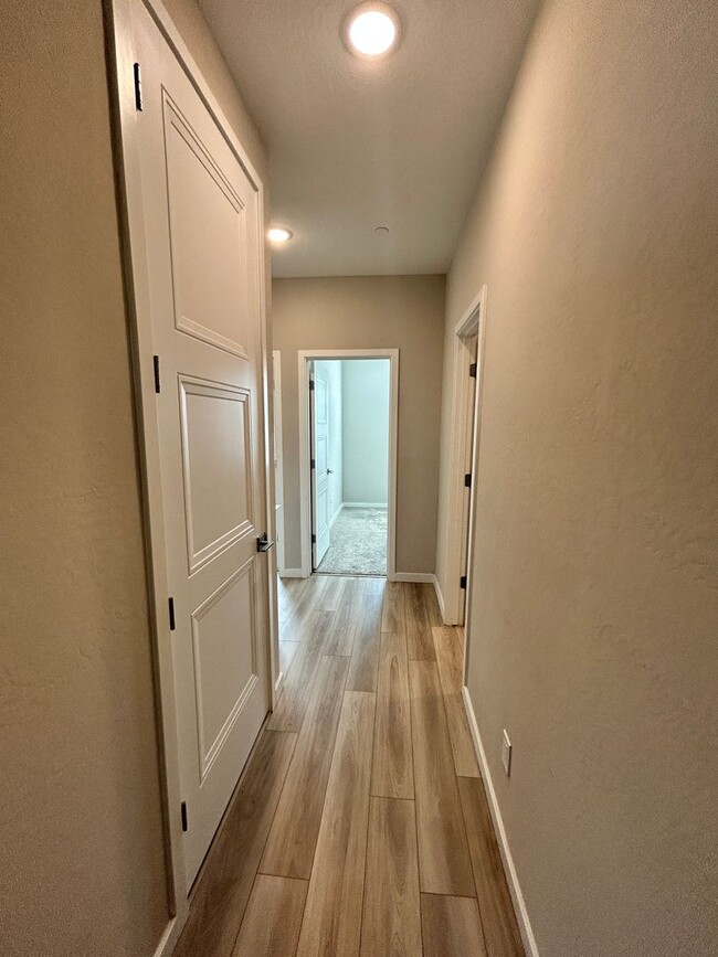 Building Photo - 3 Bed / 2.5 Bath Gilbert Townhome GATED Co...