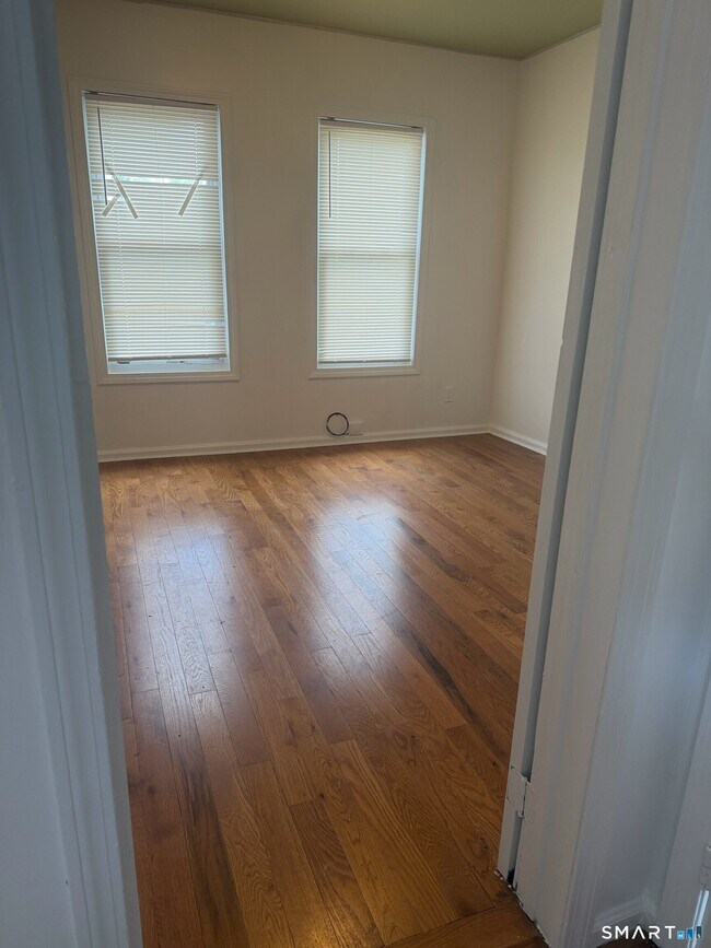 Building Photo - 304 Poplar St