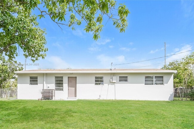 Building Photo - 2664 SW 6th Ct