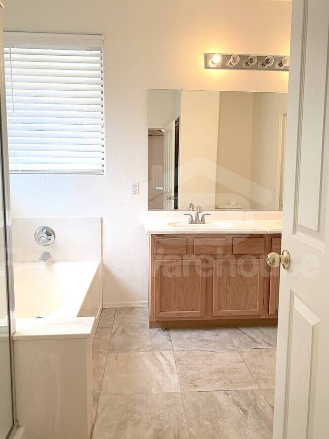 Building Photo - Golf Course Home in The Villages at Queen ...