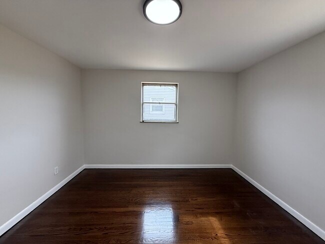 Building Photo - 36 Collins Ln