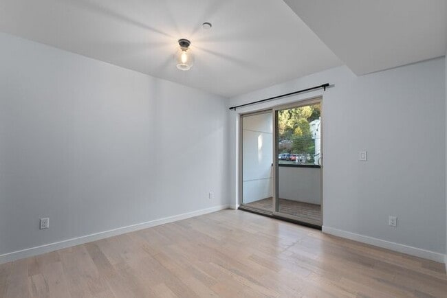 Building Photo - Stunning Air Conditioned Alki Condo Overlooking Majestic Puget Sound!