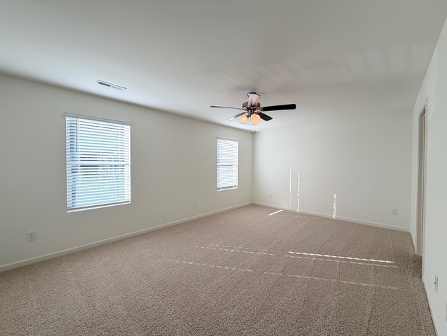 Building Photo - 2028 Eaton Pl