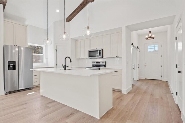 Building Photo - 21679 High Dr