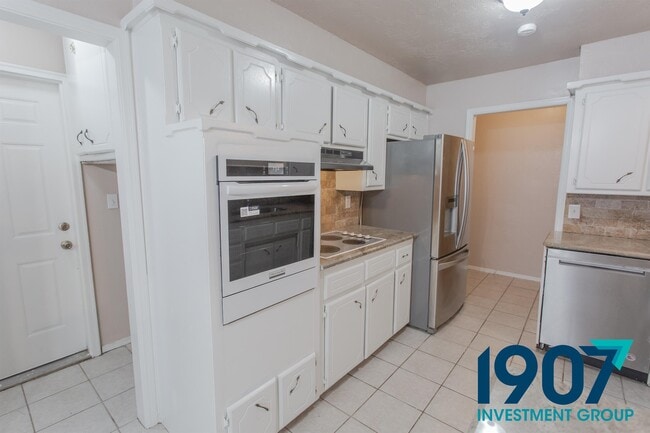 Building Photo - 1127 Berwyck Dr