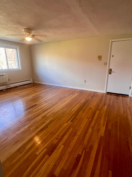 Building Photo - 4 Albert Dr