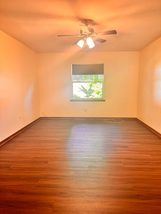 Building Photo - RENTAL