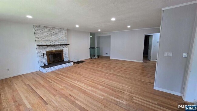 Building Photo - 40 Beechwood Rd