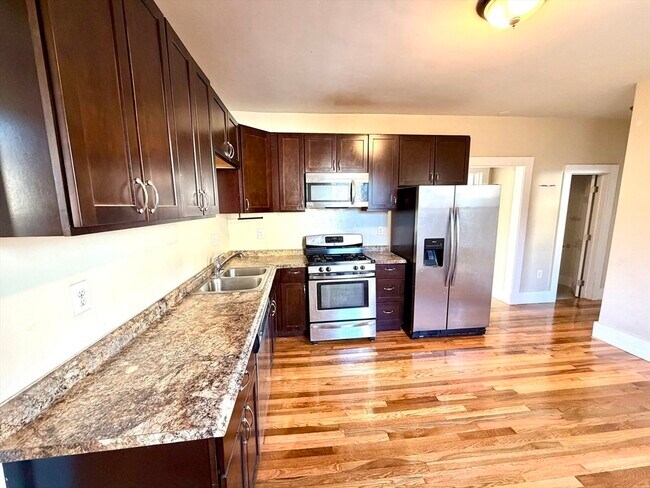 Primary Photo - 11 Francis St