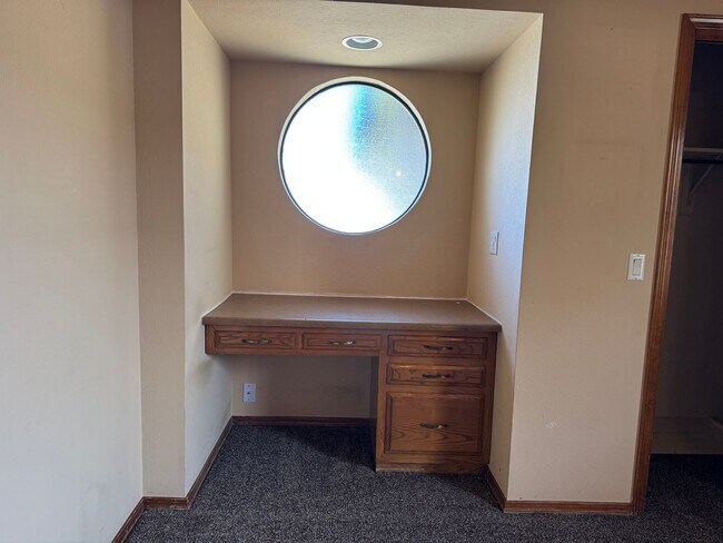 Building Photo - Mid-century Modern Garden Home!