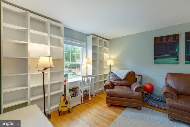 Building Photo - 6813 Market Square Dr