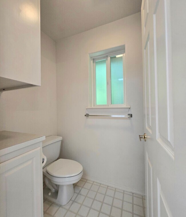 Building Photo - ***PENDING APPLICATION***Single Level 3 Bedroom, 2.5 Bath Spacious Home For Rent in Port Ludlow!