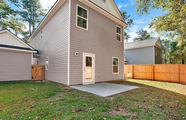 Building Photo - Renovated 2 story home located in the heart of Richmond Hill