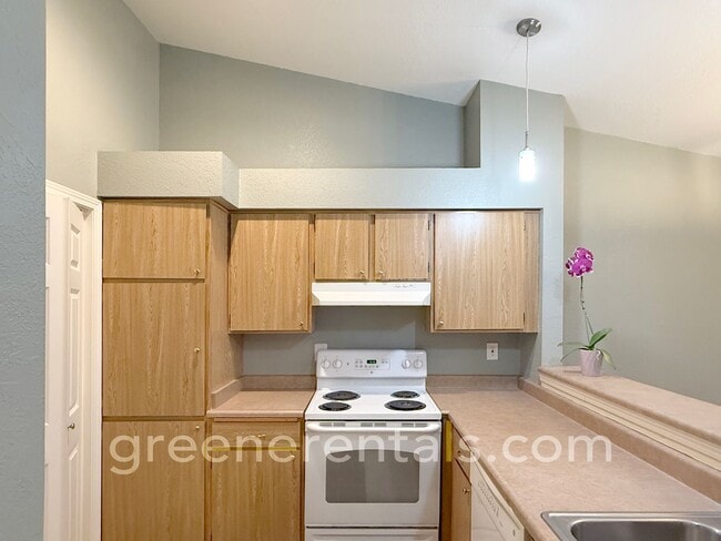 Building Photo - 2BR/1.5BA 3rd Floor Condo Overlooking Sinclair Inlet