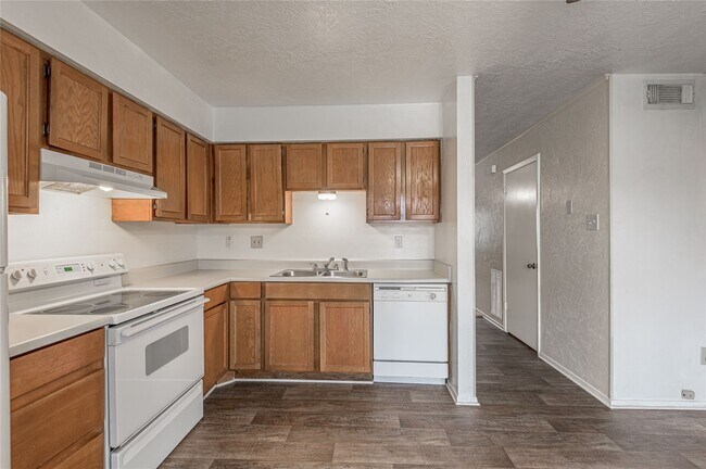Building Photo - 2521 Crosstimbers Dr