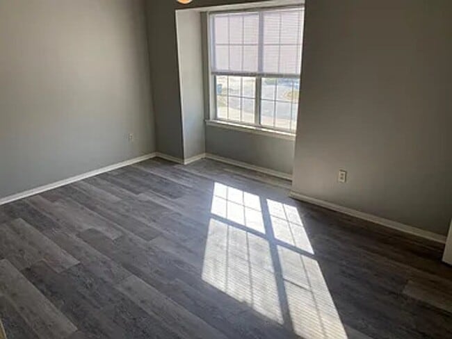 Building Photo - Available January 1st! 2 Bedrooms, 1.5 Bathrooms Two-Story Townhouse in Farmington