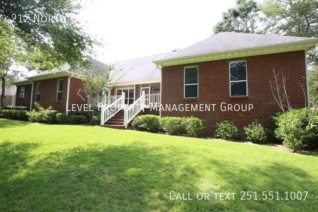 Building Photo - 212 North Cir