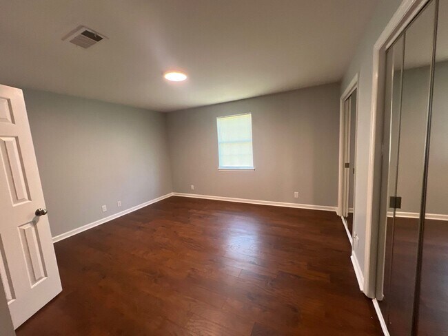 Building Photo - 219 Hickory Forge Dr