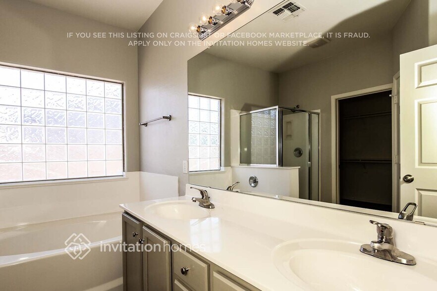 Building Photo - 14913 N 153rd Ave