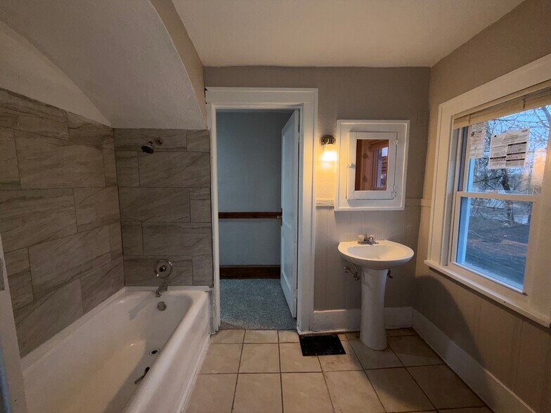 Building Photo - 317 E Irvington Ave