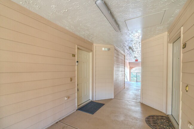 Building Photo - 8051 Bay Branch Dr