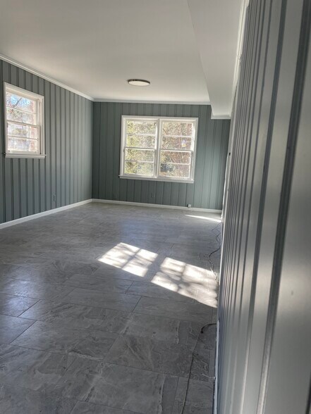 downstairs den w/ new floor - 2146 Cedarbrook Ct SE