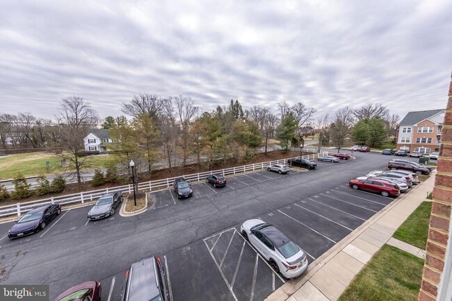 Building Photo - 712 Kings Path