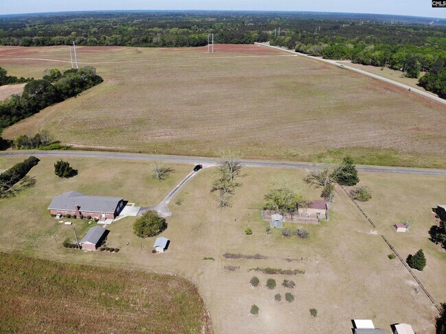 Building Photo - 137 Horses Neck Rd