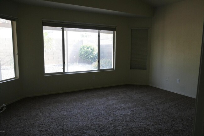 Building Photo - 1393 W Hopi Dr