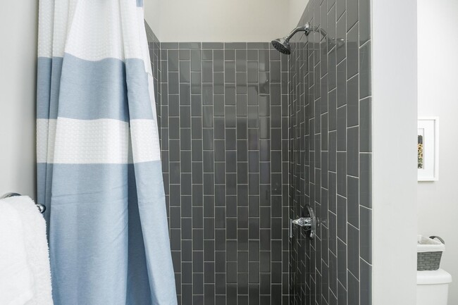 Building Photo - Fully furnished 1 bedroom!