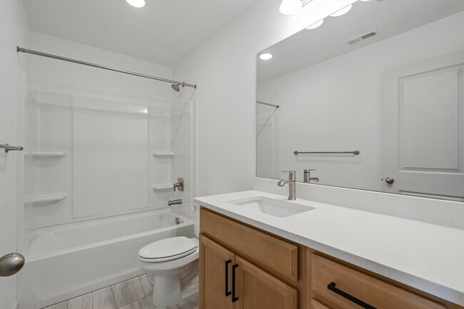 Building Photo - 4973 N Willowbank Dr