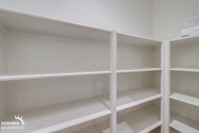 Building Photo - Newly Built 3Bdm 2.5Ba Home with Modern Fe...