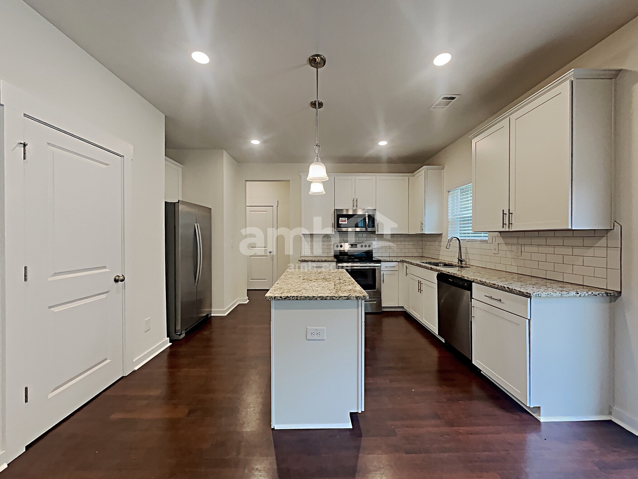 Building Photo - 467 Camp dr