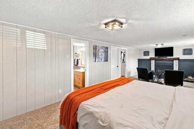 Building Photo - Beautiful 4BED/2BA Tri-Level Home in Widefield Country Club Heights