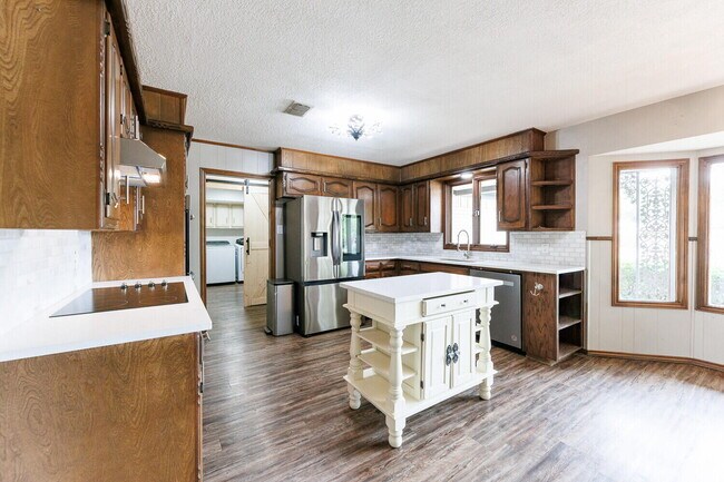 Building Photo - 5703 80th St