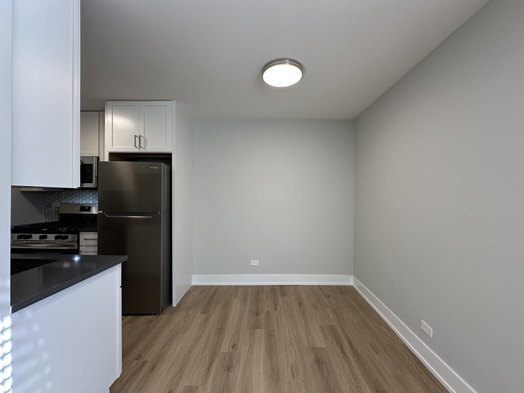 Building Photo - 535 W Aldine Ave