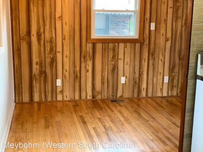 Building Photo - 3 br, 1.5 bath House - 723 Washington Circle