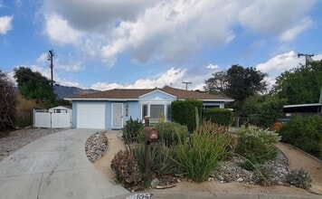 Building Photo - CHARMING 2 BEDROOM HOUSE IN GLENDORA