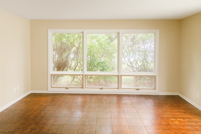 Building Photo - 345 Royal Oak Blvd