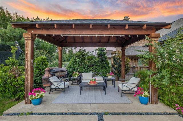 Building Photo - 204 Old Grove Rd