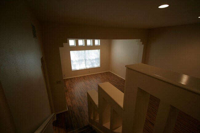 Building Photo - 207 Grandview Pl