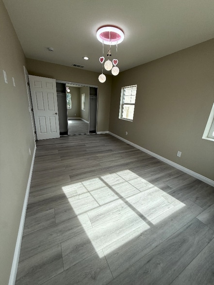 Building Photo - 7398 N Maple Ave