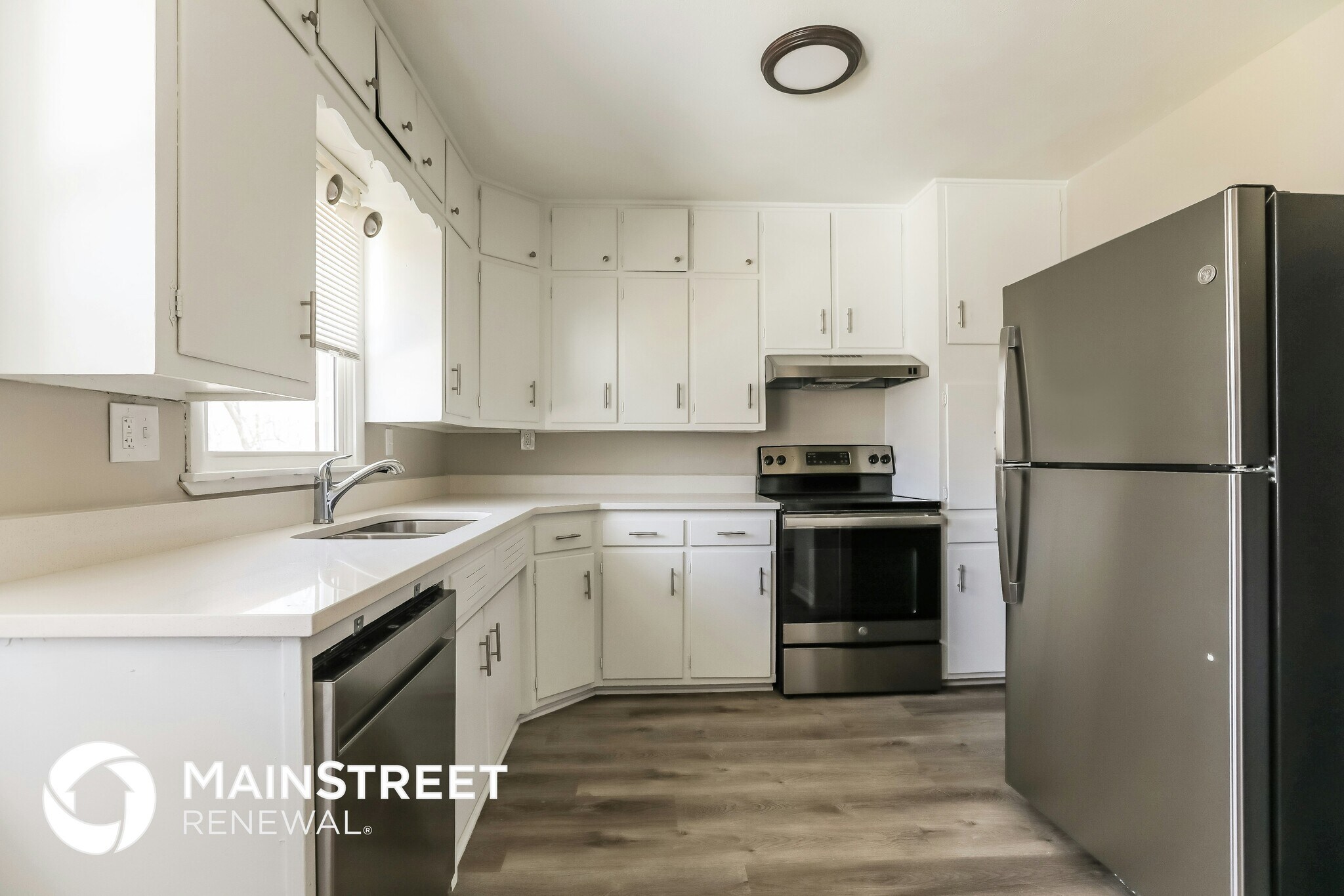 Building Photo - 13000 E 54 St