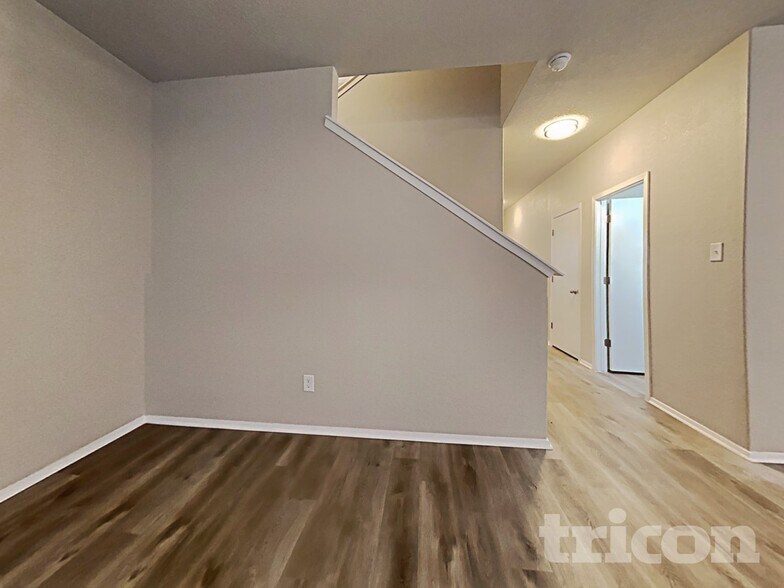 Building Photo - 9411 Sandy Rdg Wy