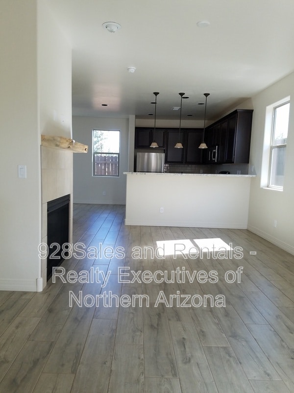 Building Photo - 2595 W Pollo Cir