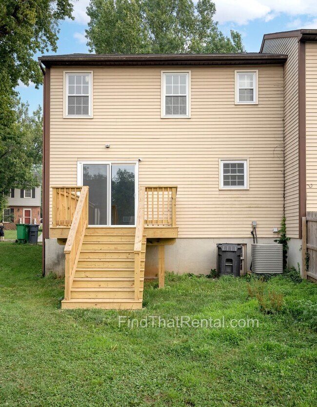 Building Photo - Freshly Painted, Pet-Friendly, Off-Street Parking, Walk to Carlisle HS!