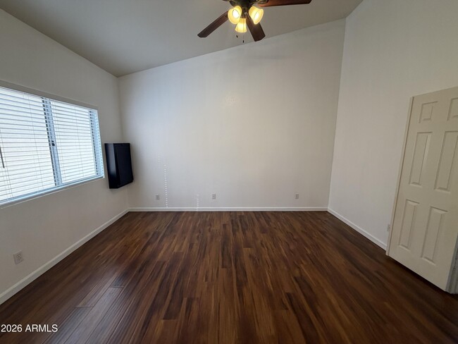 Building Photo - 998 E Mission Dr