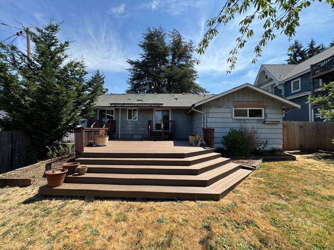 Building Photo - 3 Bedroom Home in College Hill Neighborhood