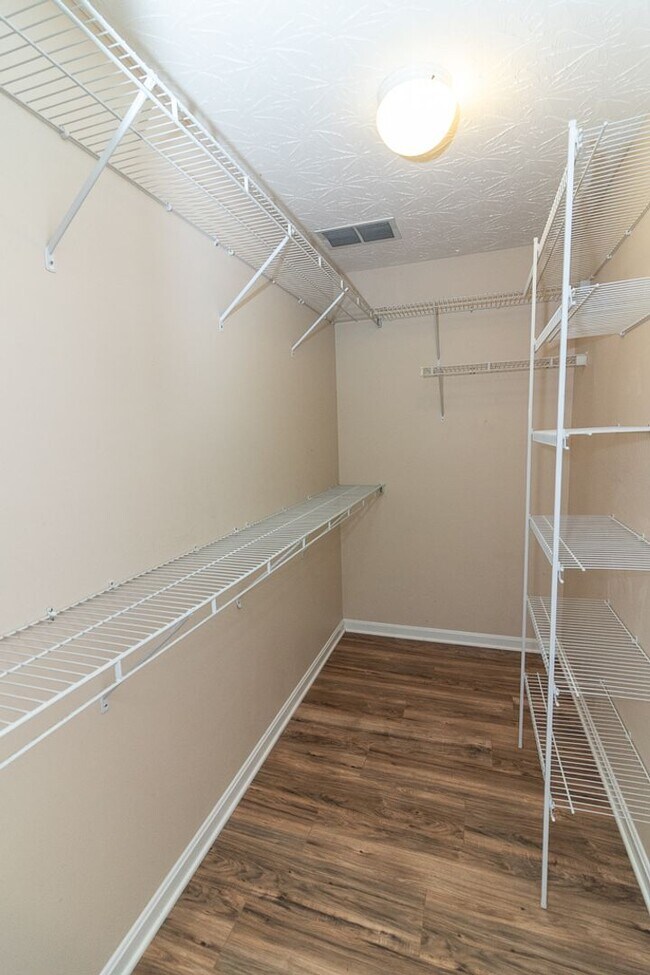 Building Photo - 134 Twin Lakes Dr