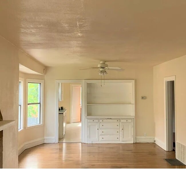 Building Photo - 4315 Essex St